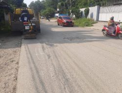 Urgen Karena Rusak Parah, UPT Jajem Cileungsi Tambal Sulam Jalan GBHN Bojong Nangka