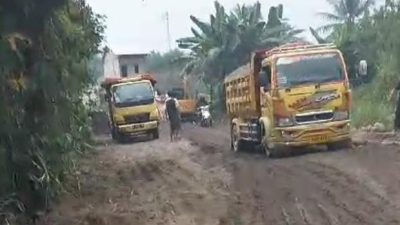 Jalan Cicangkal Leuwiranji Rumpin Dibiarkan Rusak Parah, Warga Tuntut Perbaikan 