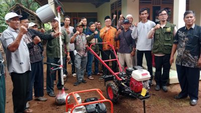 Lewat Aspirasi Dewan, Achmad Fathoni Berikan Bantuan Alat Pertanian untuk 16 Poktan