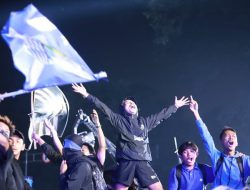 Bobotoh Keliling Kota Bandung dan Yel Yel “Persib Juara Deui Euy”