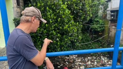 Warga Desa Semplak Barat Bogor Keluhkan Tumpukan Sampah Dialiran Kali Cidepit