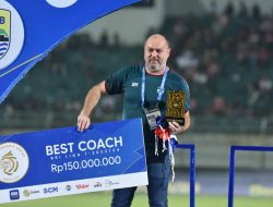 Ada Kerja Keras Tim Dibalik Keberhasilan Bojan Hodak Sebagai Pelatih Terbaik Liga 1 2023/2024
