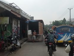 Parkir Sembarangan Penyumbang Kemacetan di Jalan Jampang, Dishub Kemana Ya?
