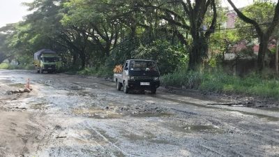 Dilupakan Pemkab Bogor, Ruas Jalan Utama di Rumpin Dibiarkan Rusak 