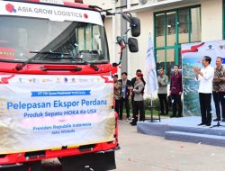 Jokowi Lepas Ekspor Perdana 16 Ribu Pasang Sepatu Hoka ke AS