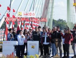 Bareng Influencer Naik Motor, Jokowi Resmikan Jembatan Pulau Balang untuk Dukung Konektivitas IKN
