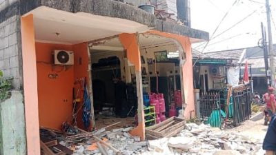 Diduga Dijadikan Tempat Pengopolosan Gas Elpiji, Rumah di Cileungsi Hancur Akibat Ledakan, Pemilik Alami Luka