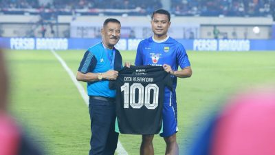 Keren, Lima Pemain Persib Bandung dan Satu Staf Pelatih Mendapatkan Logam Mulia dan Jersey Khusus