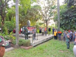 Forkopimcam dan Pramuka Cibinong Bersatu Bersihkan Monumen Tugu Perjuangan dalam Rangka HUT RI ke-79