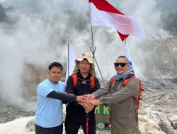 Pj Bupati Bogor Kibarkan Bendera Merah Putih di Gunung Halimun Salak, AOPGI: Jadi Spirit Sambut HUT RI Ke-79