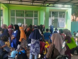Ribuan Warga Kecamatan Kemang Antre Pembagian KKS