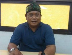 RSFC Sosialisasikan Pilbup Bogor 2024 Sambil Berikan Bola kepada SSB di Wilayah Bogor Barat