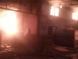 Akibat Korsleting Listrik, Gedung Pabrik PT Olympic Terbakar, Kerugian Ditaksir Rp 5 Miliar