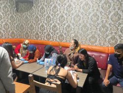 Puluhan Pemandu Lagu Karoke di Kemang Dicek Kesehatan VCT, HIV dan AIDS