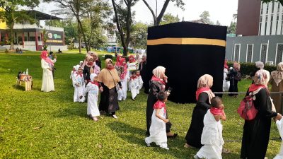 Gelar Peragaan Manasik Haji, Himpaudi Kecamatan Kemang Libatkan Ibu Anak Didik