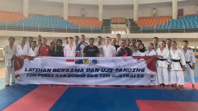Karateka Kabupaten Bogor Lakukan Uji Tanding Lawan Atlet Australia