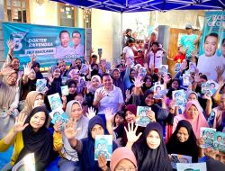Pilih Coblos Calon Pang Gantengna, Dokter Rayendra Diserbu Emak-Emak Pamoyanan