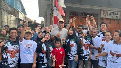 Antusias Sambut Kehadiran Cabup Rudy Susmanto di Wanaherang, Srikandi dan Pemuda Camry Hadang Mobil Rombongan: Cuma Minta Foto