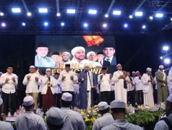 Diikuti Rudy Susmanto-Jaro Ade, Puncak Bersholawat Berbalut Persatuan dan Kesatuan