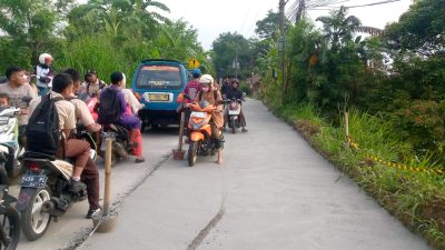 Belum Genap Sehari Selesai Pengecoran, Jalan Abdul Fatah Ciampea Sudah Dilintasi Warga