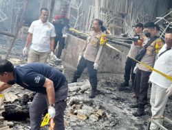 Polsek Gunungsindur Cek TKP Kebakaran Gudang Furniture yang Tewaskan Satu Karyawannya, Kerugian Ditaksir Rp 1,5 Miliar
