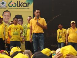 Ribuan Kader Golkar bersama Cawabup Jaro Ade Padati Senam Pagi dan Bazar Sembako Murah di Cibungbulang