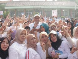 Senam di Kelurahan Pabuaran Mekar, Cabup Bogor Rudy Susmanto Sumbang 1 Unit Mobil Ambulans