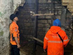 Akibat Hujan Deras, Dinding Rumah di Caringin Ambruk