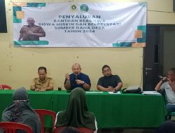 Pemdes Cileungsi Salurkan 30 Beasiswa Kepada Siswa-Siswi Tidak Mampu yang Berprestasi