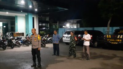 Pastikan Tidak Ada APK di Masa Tenang Pilkada 2024, Petugas Gabungan Kecamatan Kemang Sisir Wilayah