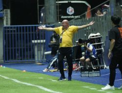 Bojan Hodak Akui Kurang Puas Usai Persib Hanya Bermain Imbang Lawan Port FC