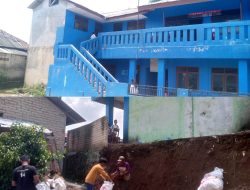 Diterjang Longsor, Sekolah MI Al Hidayah di Desa Cinangka Ini Rawan Ambruk