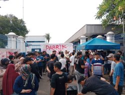 Dinilai Tebang Pilih Penerimaan Tenaga Kerja, Ratusan Warga Desa Cicadas Geruduk PT Darya Varia