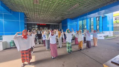 Pemkab Bogor Pecahkan Rekor MURI Pemakaian Sarung Tenun Majalaya oleh ASN Terbanyak