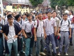 Gercep Tangkap Pelaku Pembuhun Pelajar di Bogor, Ratusan Siswa YKTB Geruduk Kantor Polsek Ciomas