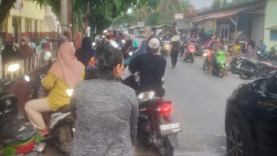 Pengguna Jalan Hambulu Pondok Udik Keluhkan Macet, Warga: Banyak Motor Parkir Depan SD