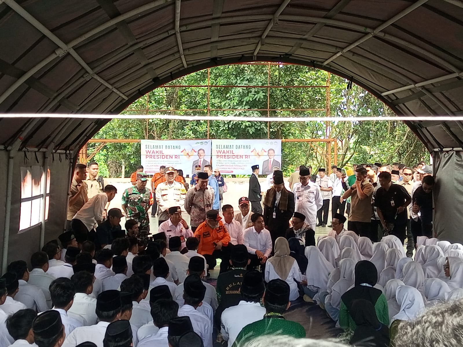 Kunjungan ke Bogor, Wapres Gibran Rakabuming Ikut Simulasi Bencana di Sekolah Muhammadiyah Kemang