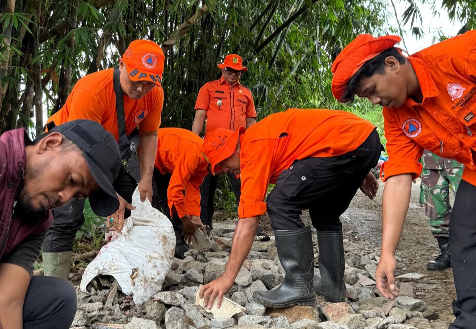 Masuki Musim Penghujan, Kades Tegal Bareng Destana Bebersih Lingkungan Untuk Cegah Bencana Alam