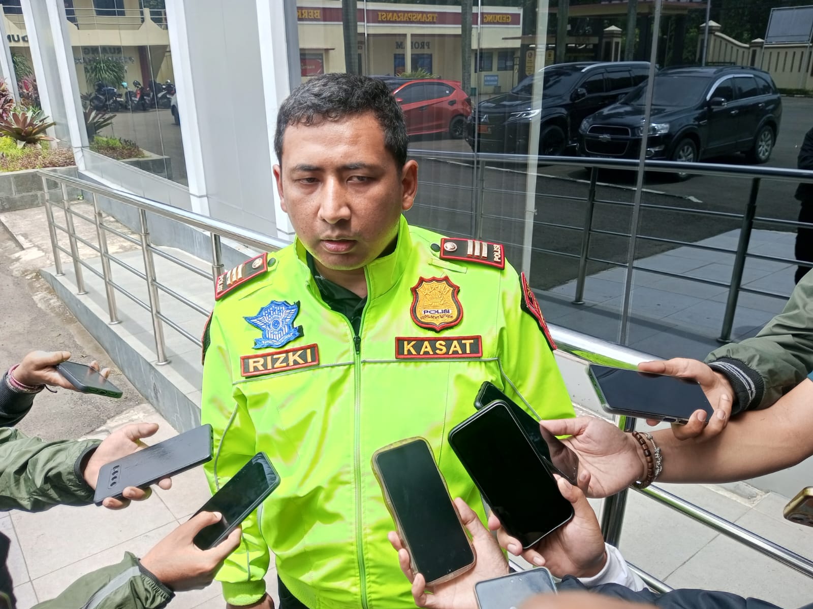 Usai Diduga Buat Jatuh Seorang Pemotor, Petugas Patwal di Puncak Dibebastugaskan