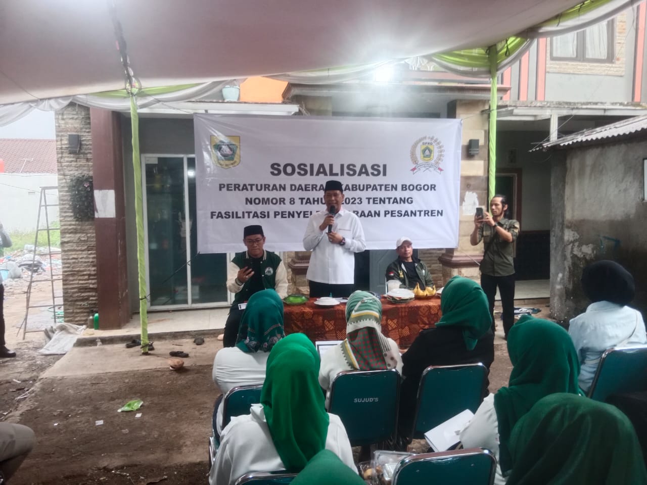Sambil Silaturahmi dan Bukber, Junsam Sosialisasikan Perda Pesantren di Cikeas