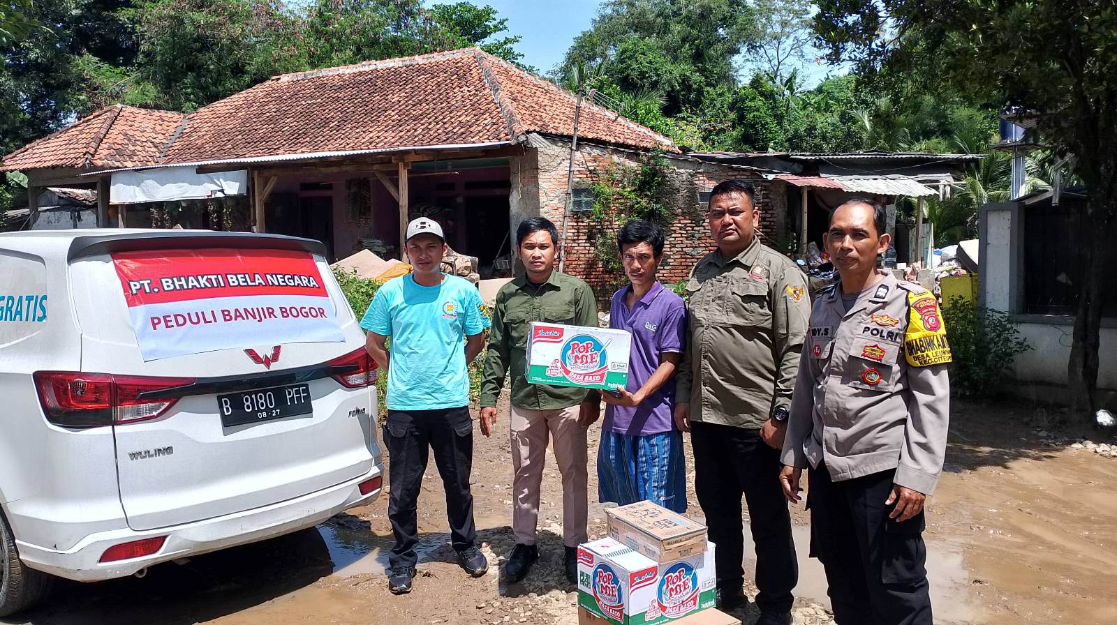 Peduli Korban Banjir Bandang di Leuwinutug, Bhakti Bela Negara Salurkan Bantuan
