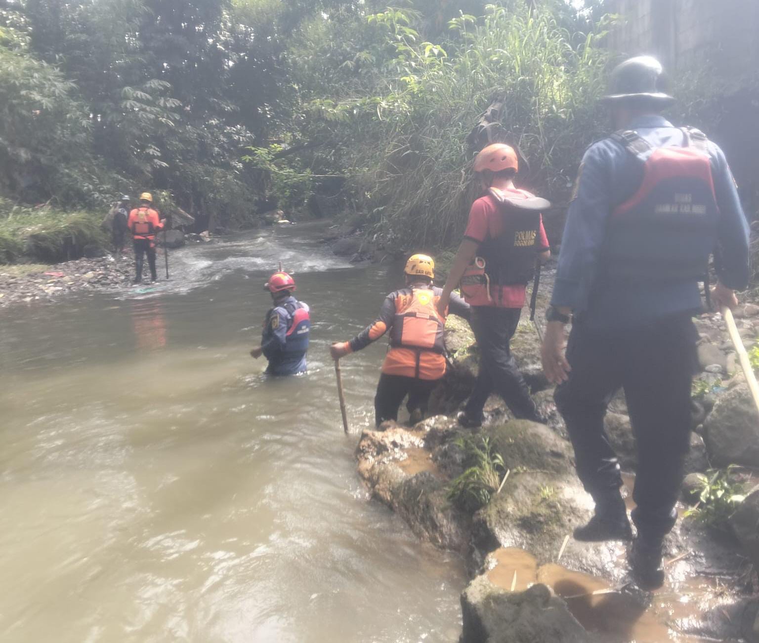 Pencarian Masuk ke Sungai Laladon, Bocah 4 Tahun yang Hanyut di Ciomas Belum Ditemukan