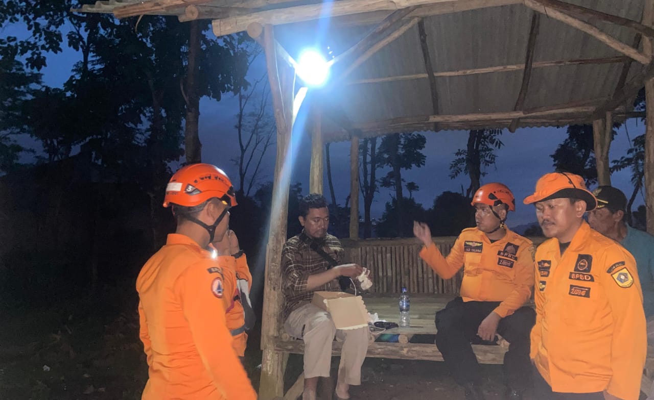 Tersesat Gegara Ikuti Rute Jalan Tidak Terpakai Lagi di Sukamakmur, Pria Asal Depok Ditemukan Lemas Kehabisan Tenaga