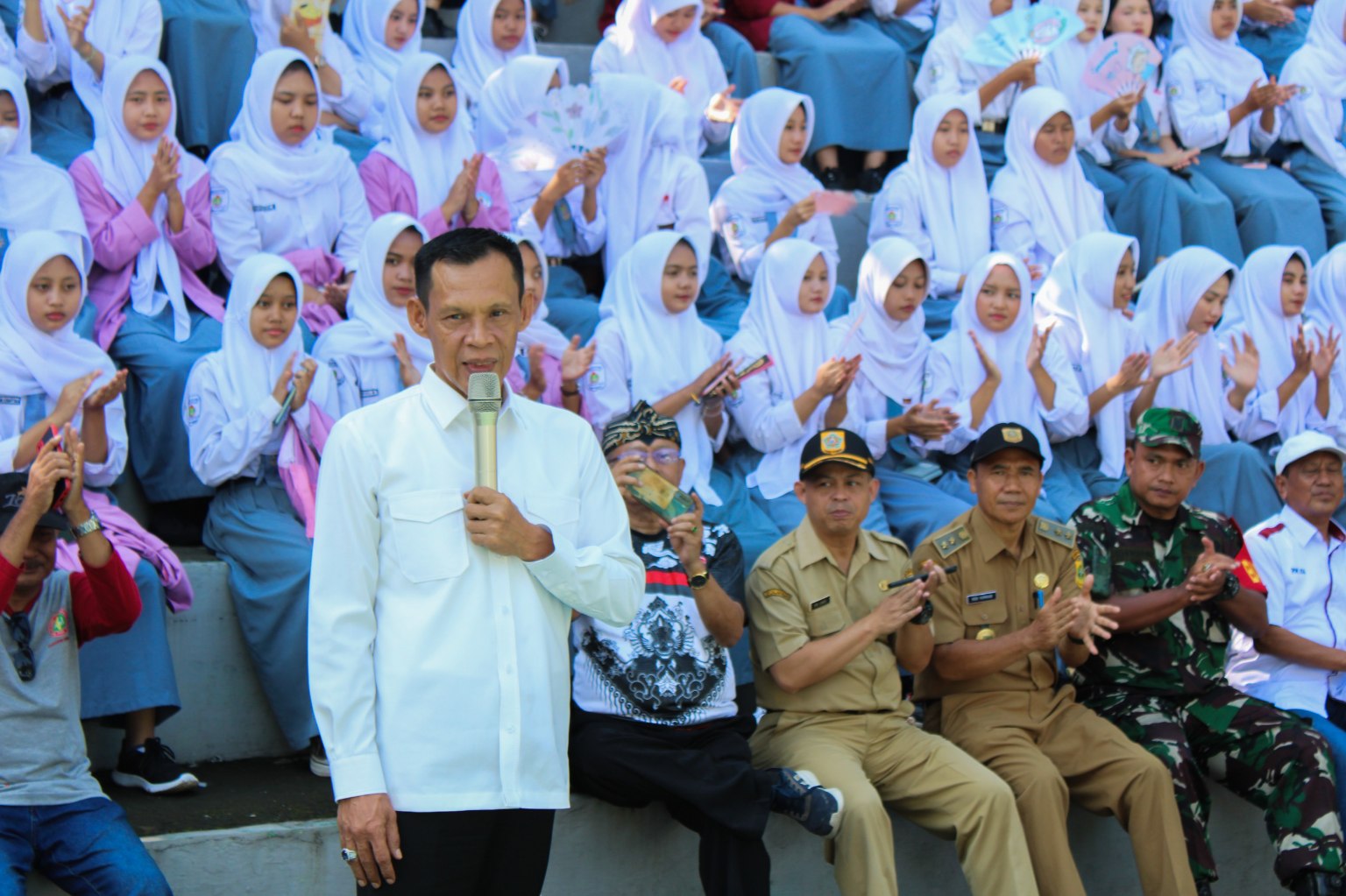 Wadahi Siswa SMP Turnamen Futsal, Jaro Ade Apresiasi SMK Plus PGRI 1