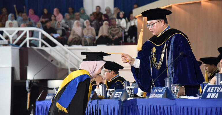 IPB University Mewisuda 800 Lulusan Tahun Akademik 2024/2025, Rektor Sampaikan Pesan Ini