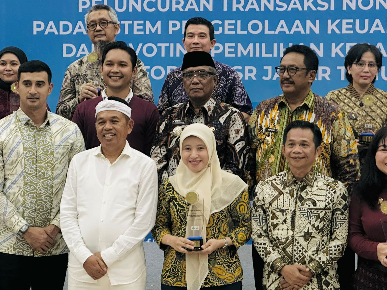 Wujudkan Komitmen Keberlanjutan, SBI Pabrik Narogong Raih Penghargaan dari Gubernur Jawa Barat