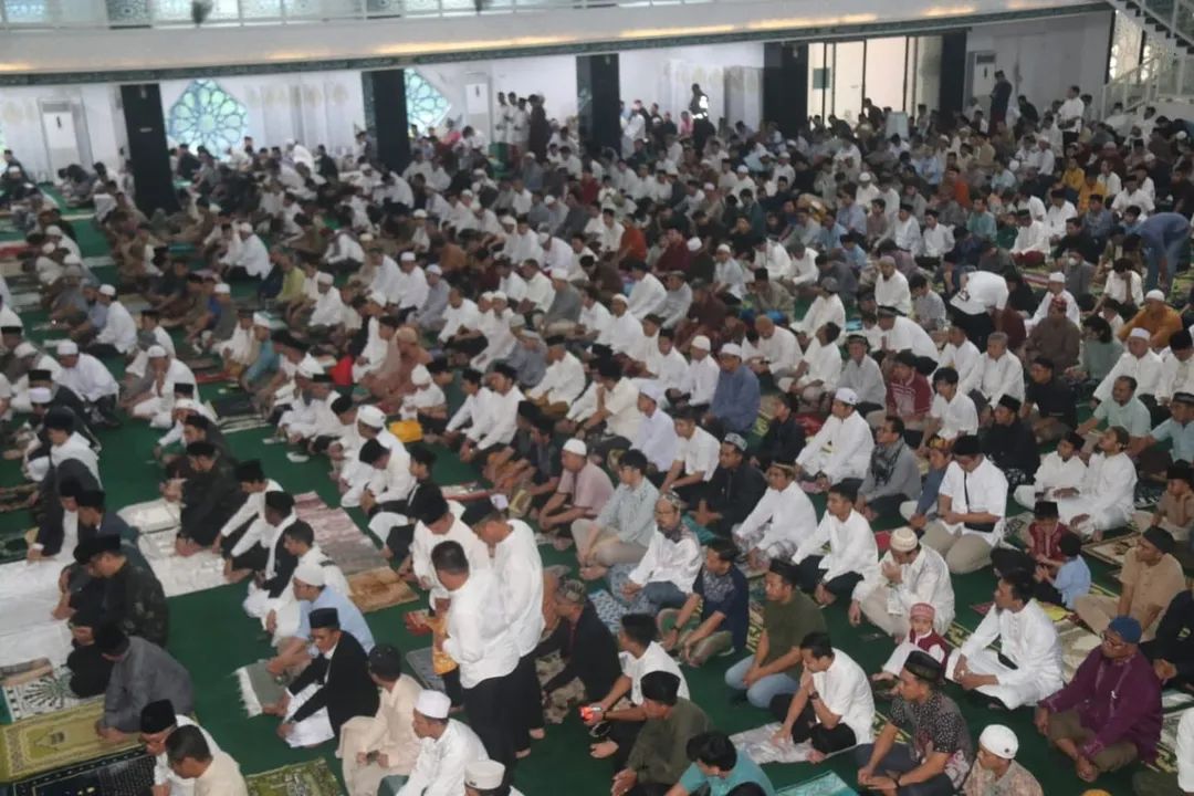 Wabup Jaro Ade Salat Idul Adha 1446 H Bersama Masyarakat, Serukan Semangat Berqurban