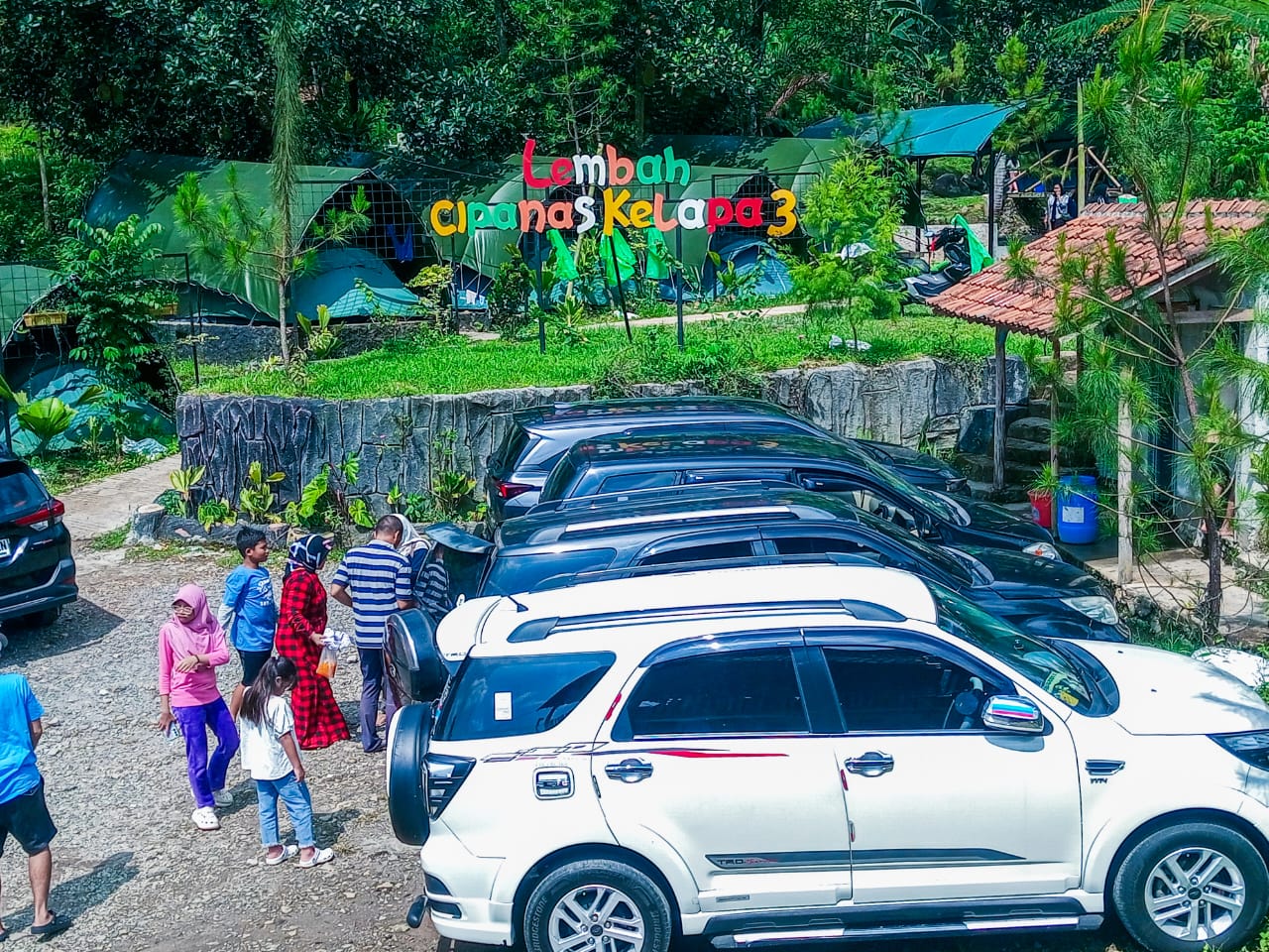 Menikmati Relaksasi Mandi Air Panas dan Berkemah di Lembah Cipanas Kelapa 3 Pamijahan