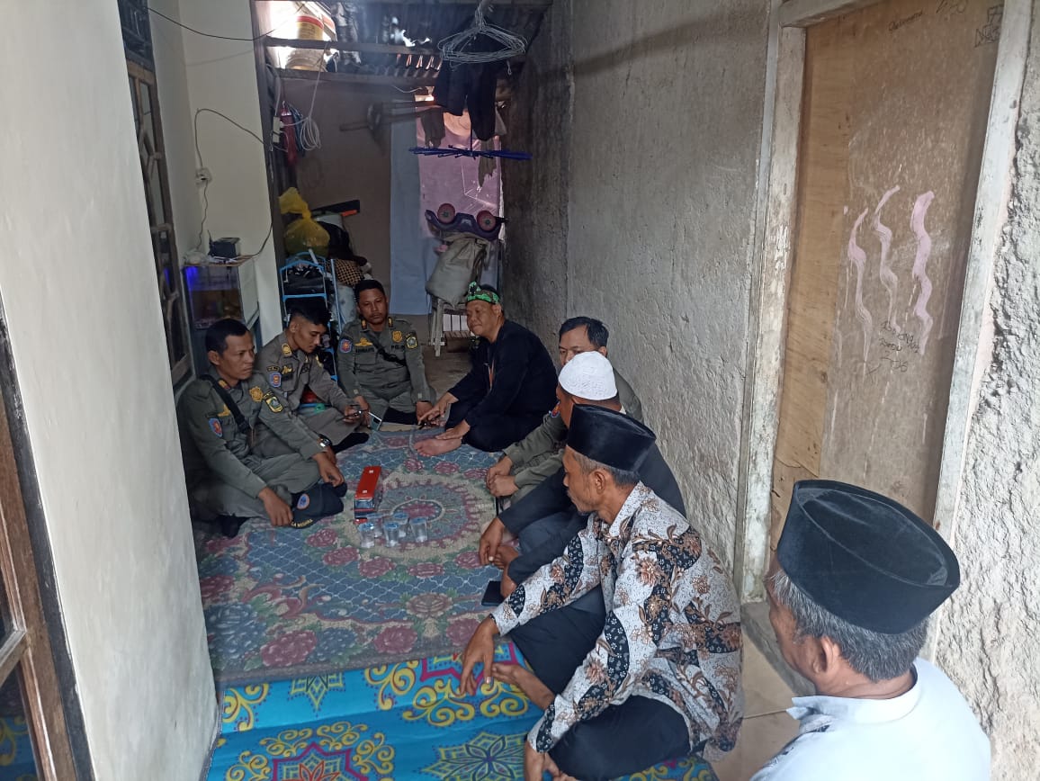 Berbelasungkawa, Sekcam Kemang Melayat ke Rumah Korban Tawuran di Jalan Raya Kemang-Parung