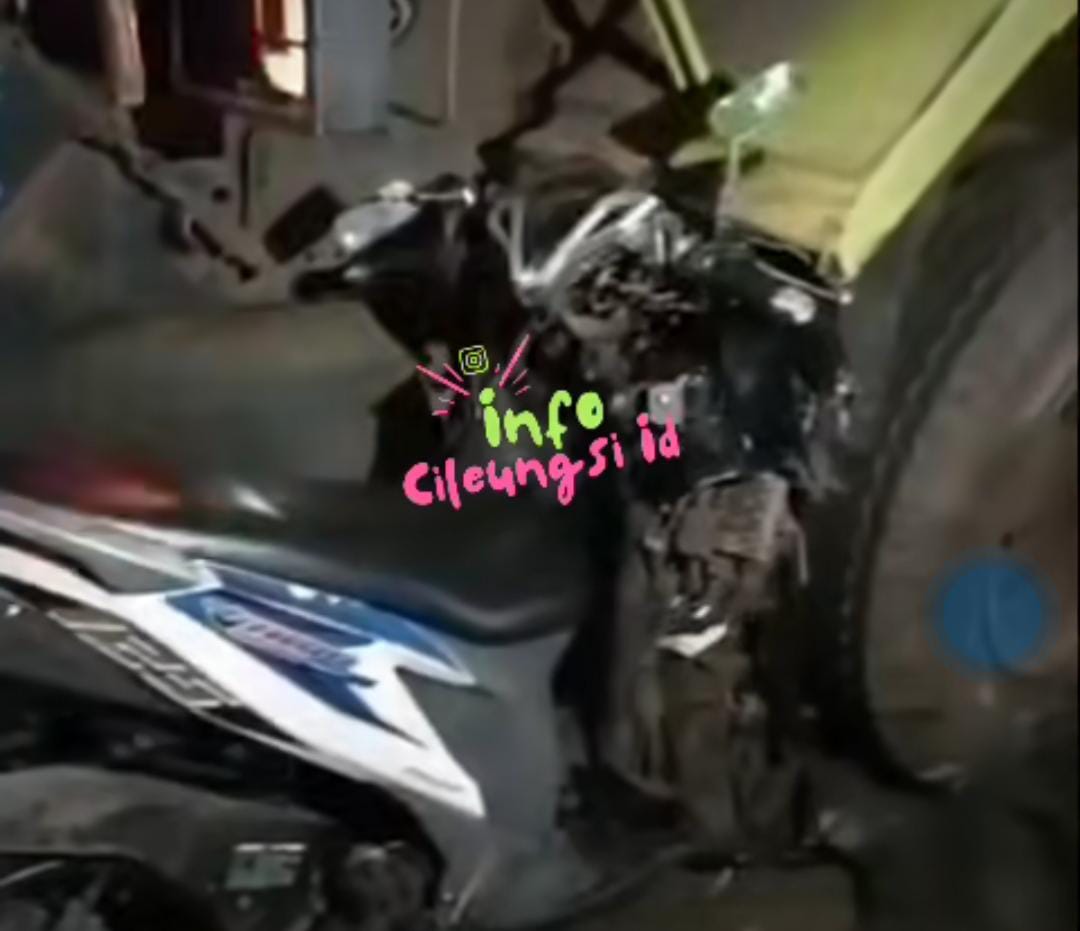 Tabrak Truk yang Sedang Terparkir di Badan Jalan, Pemotor di Gunung Putri Luka-luka